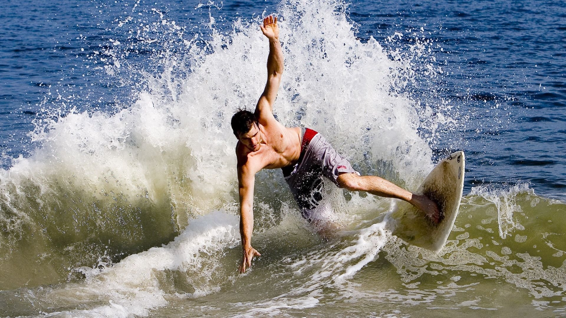 从巴萨边缘到金球巨星，登贝莱迎来职业巅峰，登贝莱亮相巴萨颠球